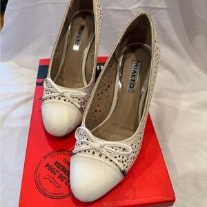 Rialto Women's Cream Perforated Heels